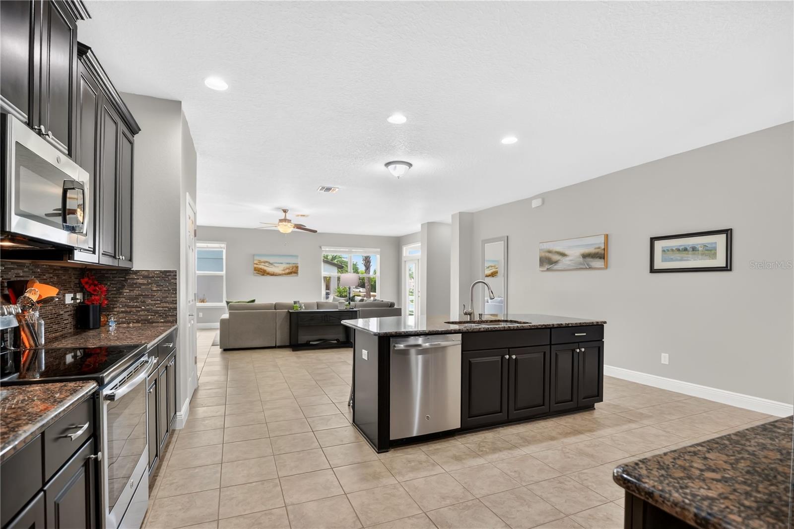 JOHNS LAKE POINTE - Residential