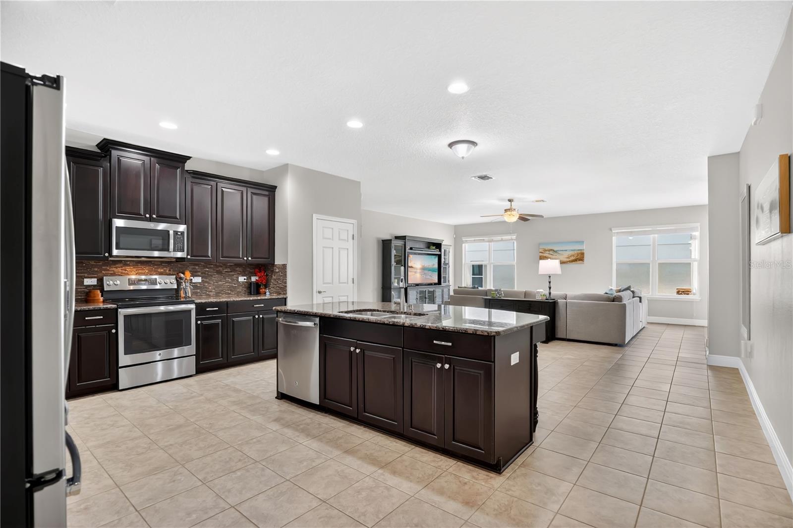 JOHNS LAKE POINTE - Residential