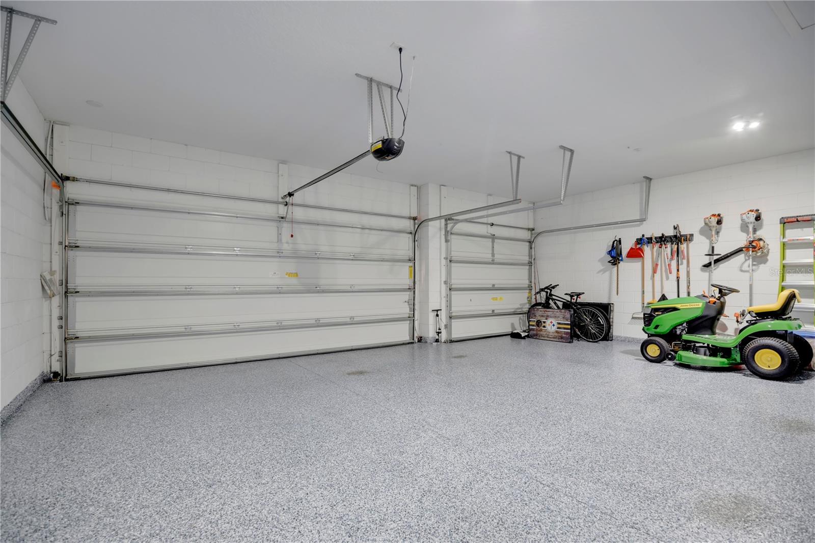 JOHNS LAKE POINTE - Residential