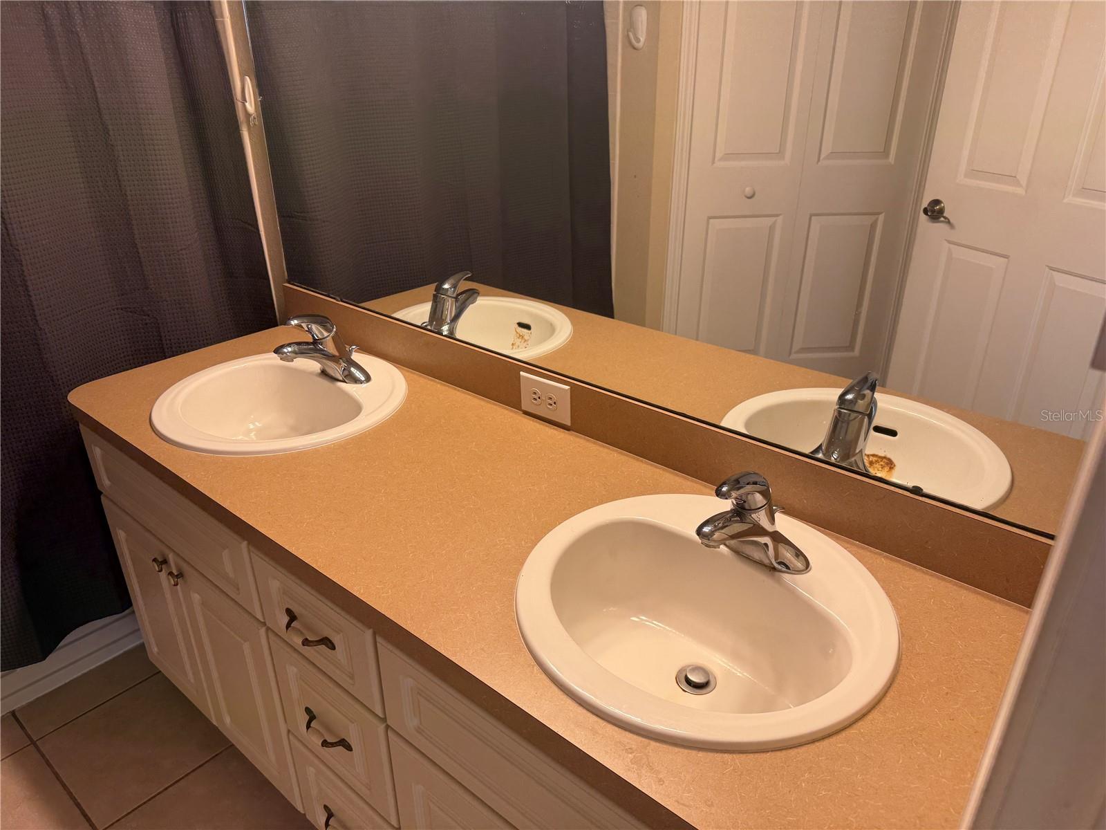 FISHHAWK RANCH PH 2 PARCEL DD-1B/DD-2/EE-2 - Residential Lease