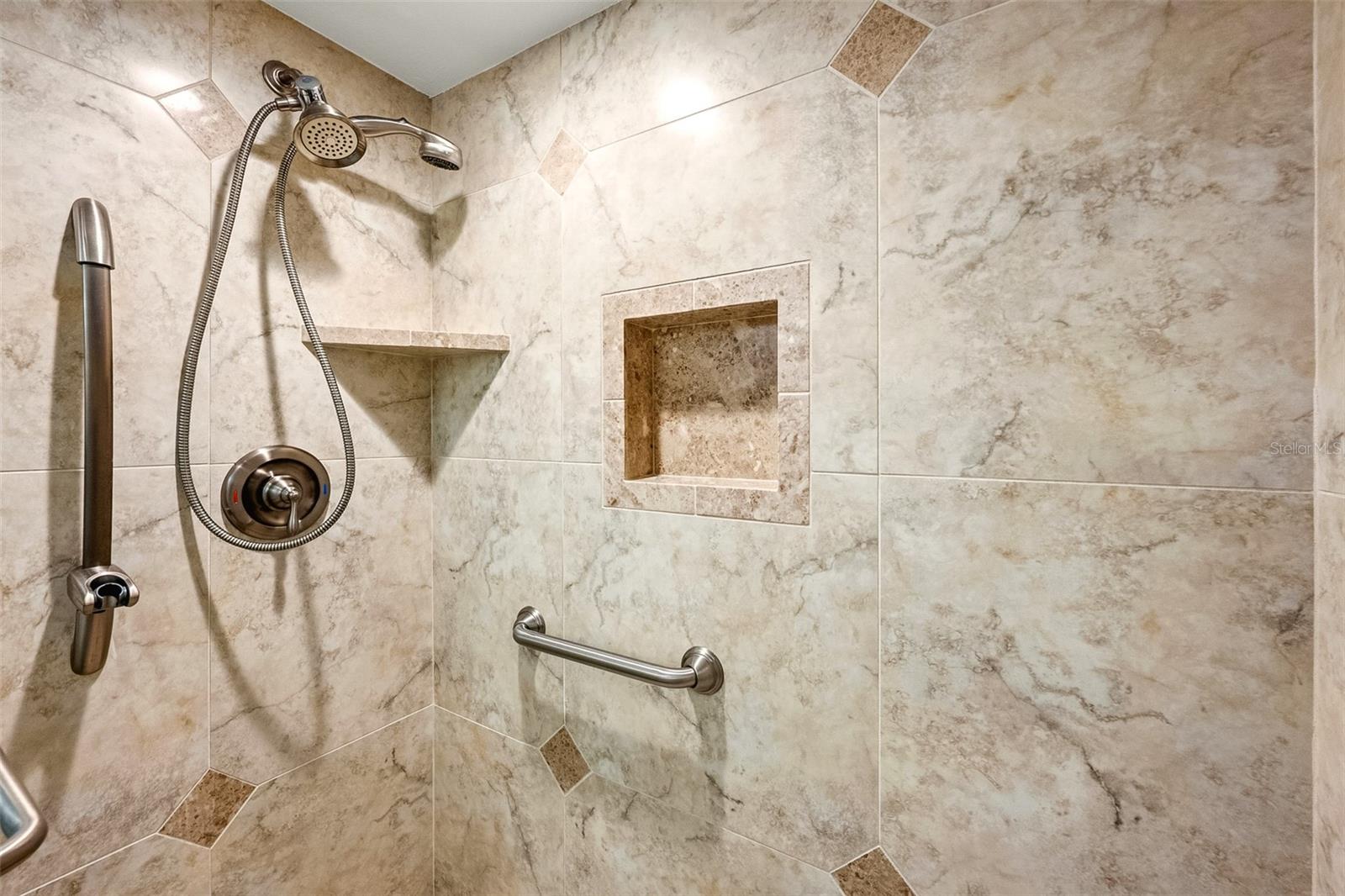 WHISPERING SANDS SEC 6 - Residential