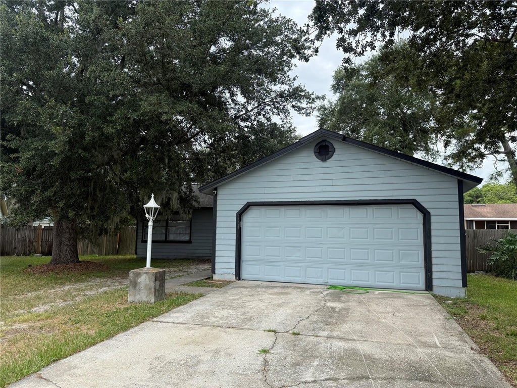 Photo of 316 Summerset Drive, Apopka, FL 32712 (MLS # O6441773)