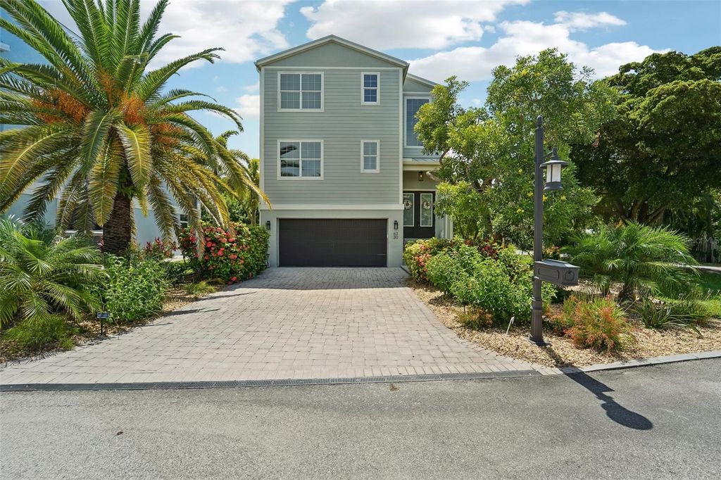 Photo of 6330 Laguna Drive, Longboat Key, FL 34228 (MLS # A4672554)