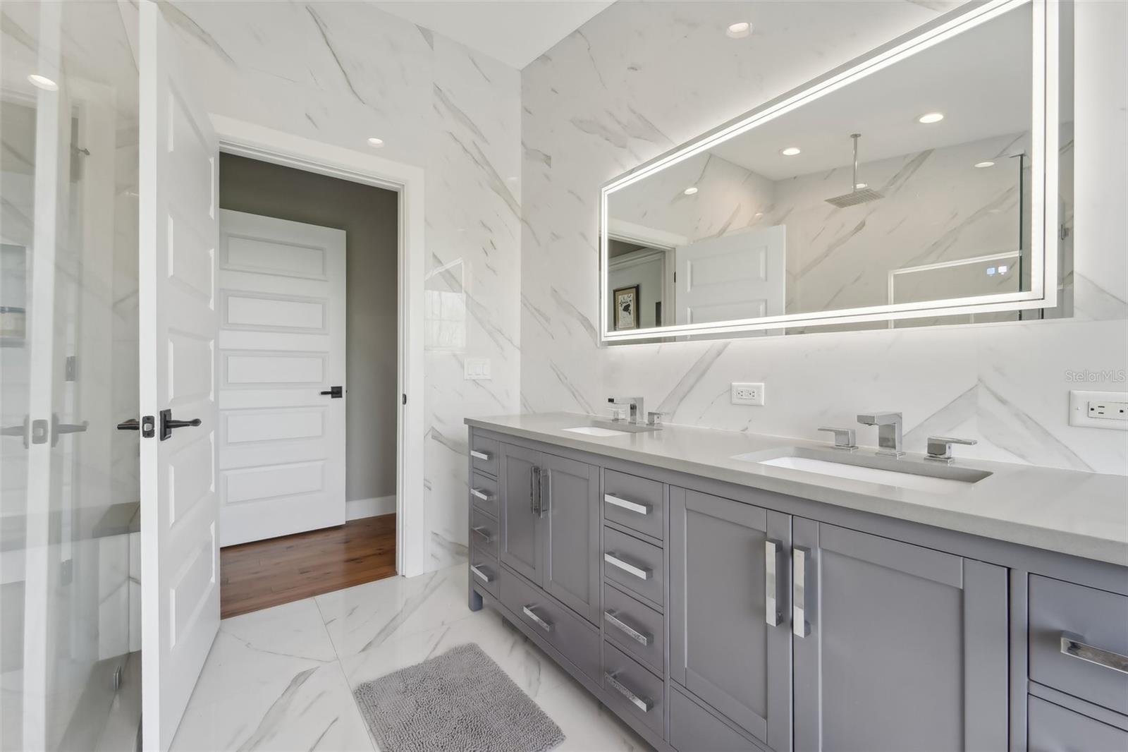 LAGUNA YACHT VILLAGE - Residential