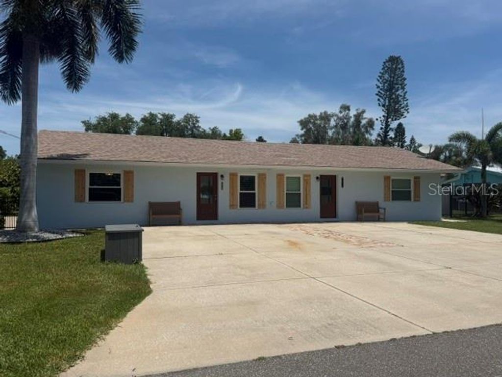 Photo of 10121 46th Avenue W, Bradenton, FL 34210 (MLS # A4692697)