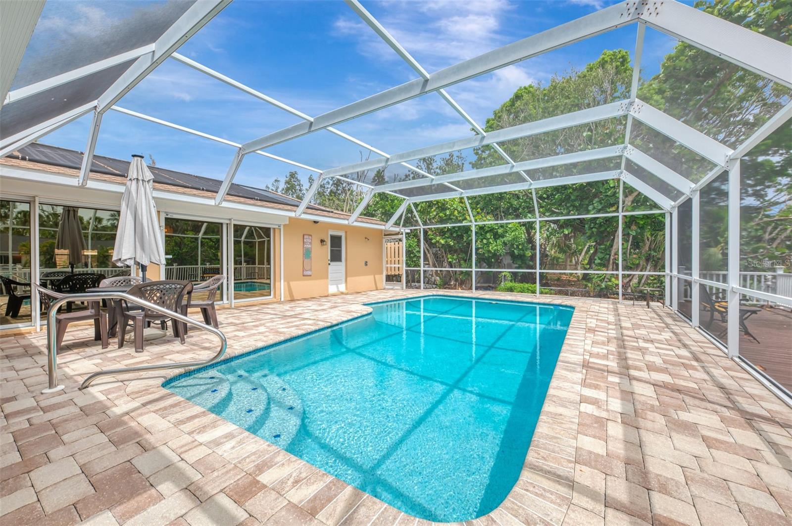 SIESTA BEACH - Residential Lease