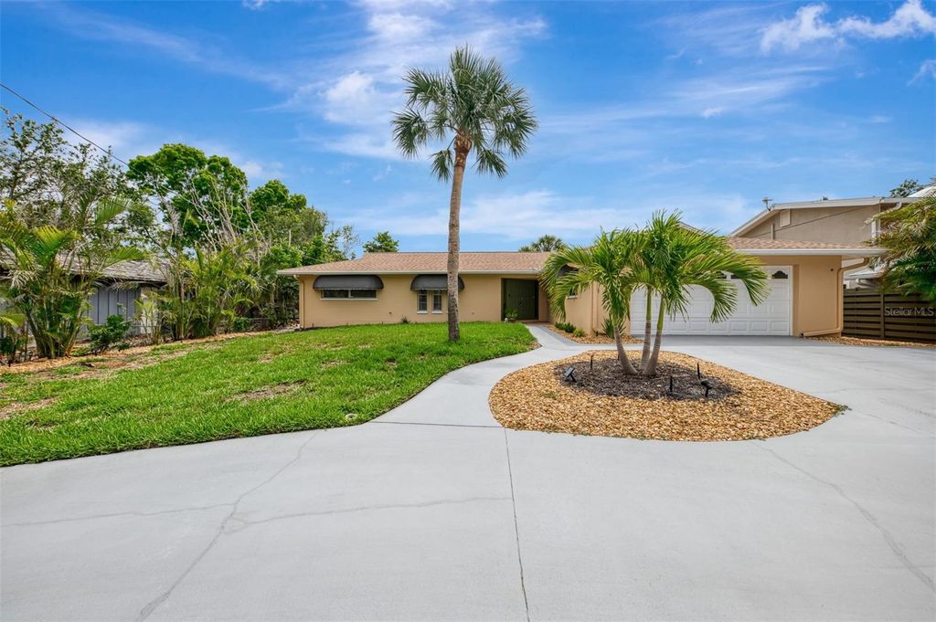 Photo of 4946 Commonwealth Drive, Sarasota, FL 34242 (MLS # A4657231)