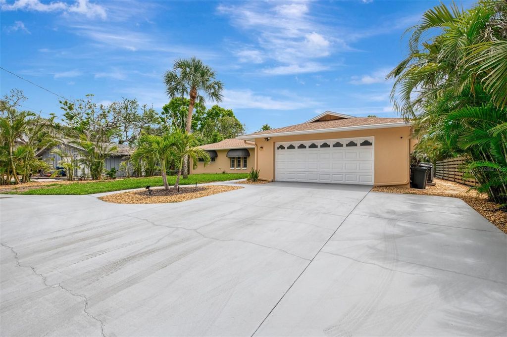 Photo of 4946 Commonwealth Drive, Sarasota, FL 34242 (MLS # A4657231)