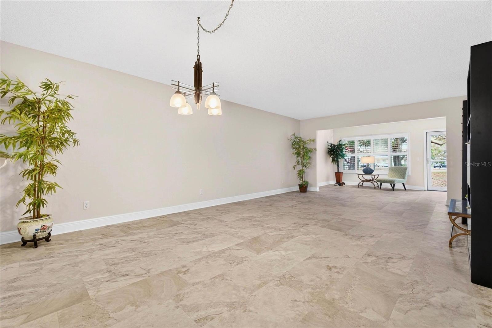 ON TOP OF THE WORLD - Residential