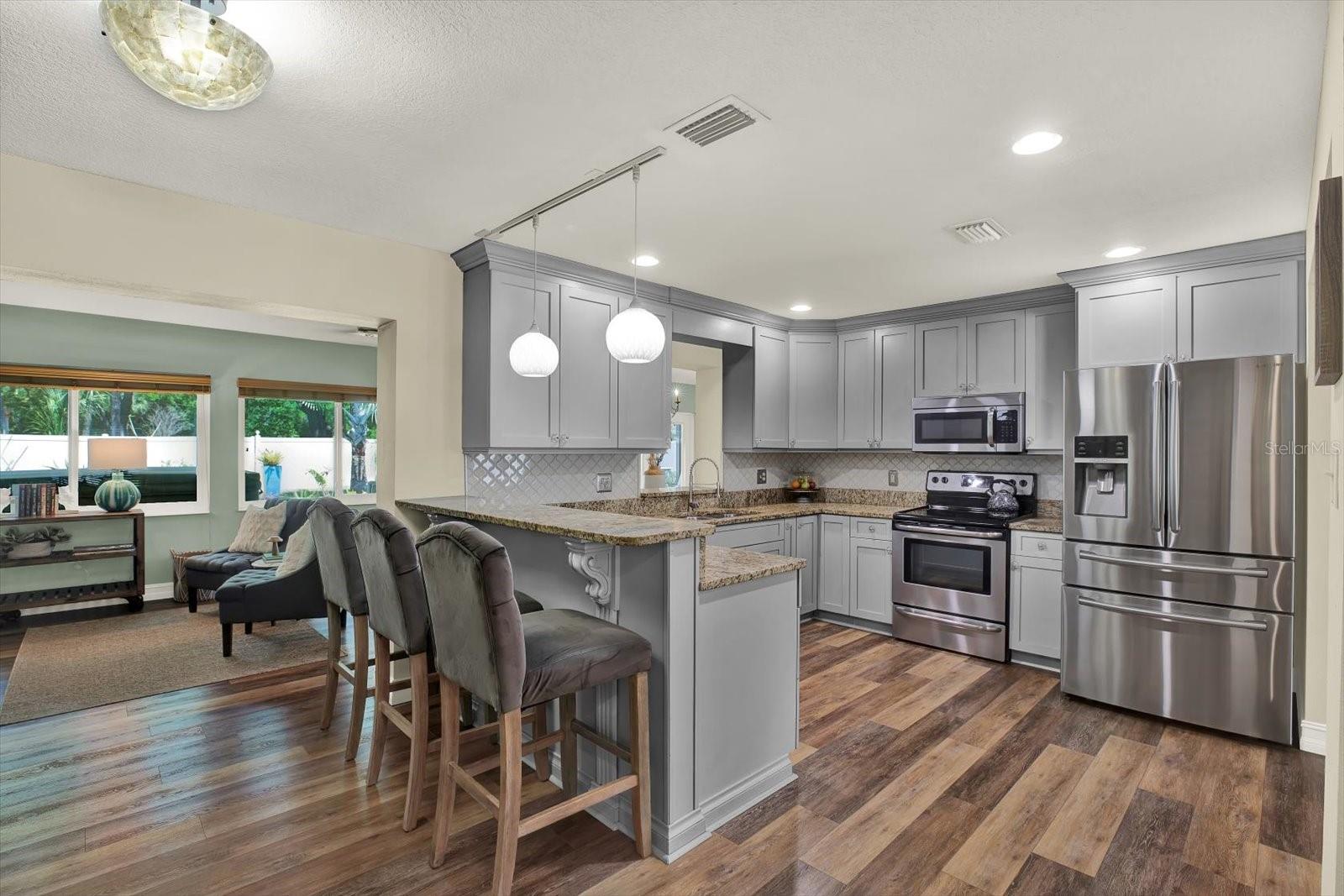 SHULTS & WALKER MANOR - Residential