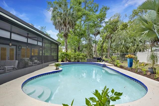 SHULTS & WALKER MANOR - Residential