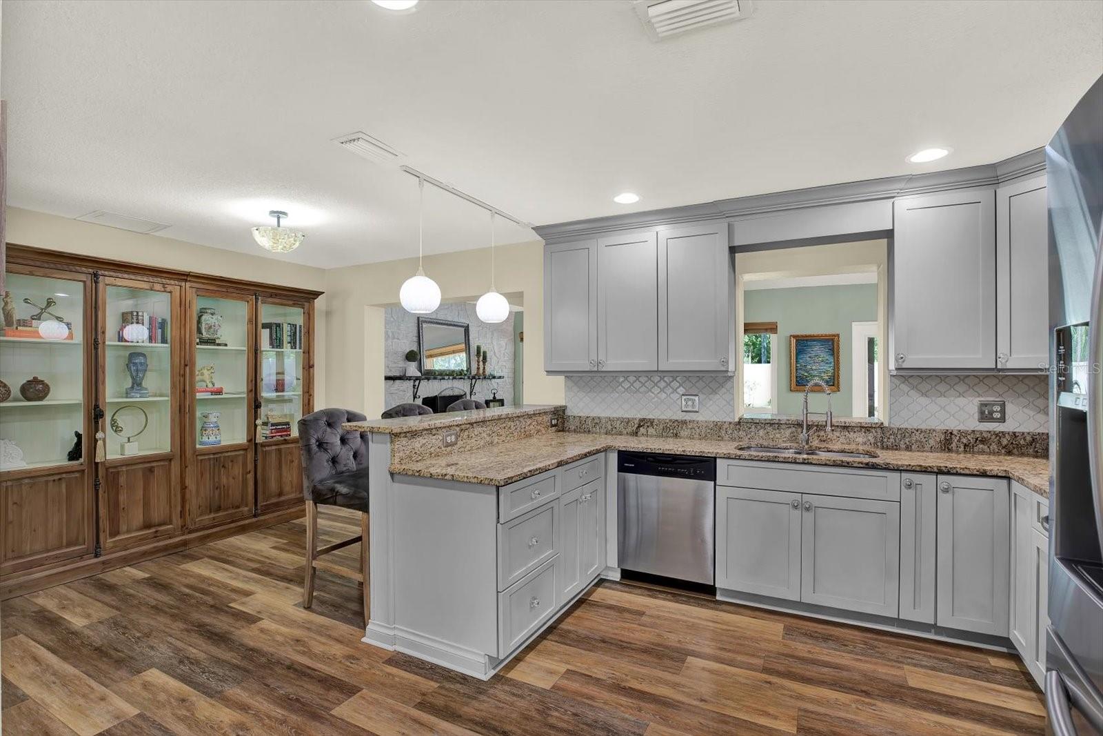 SHULTS & WALKER MANOR - Residential