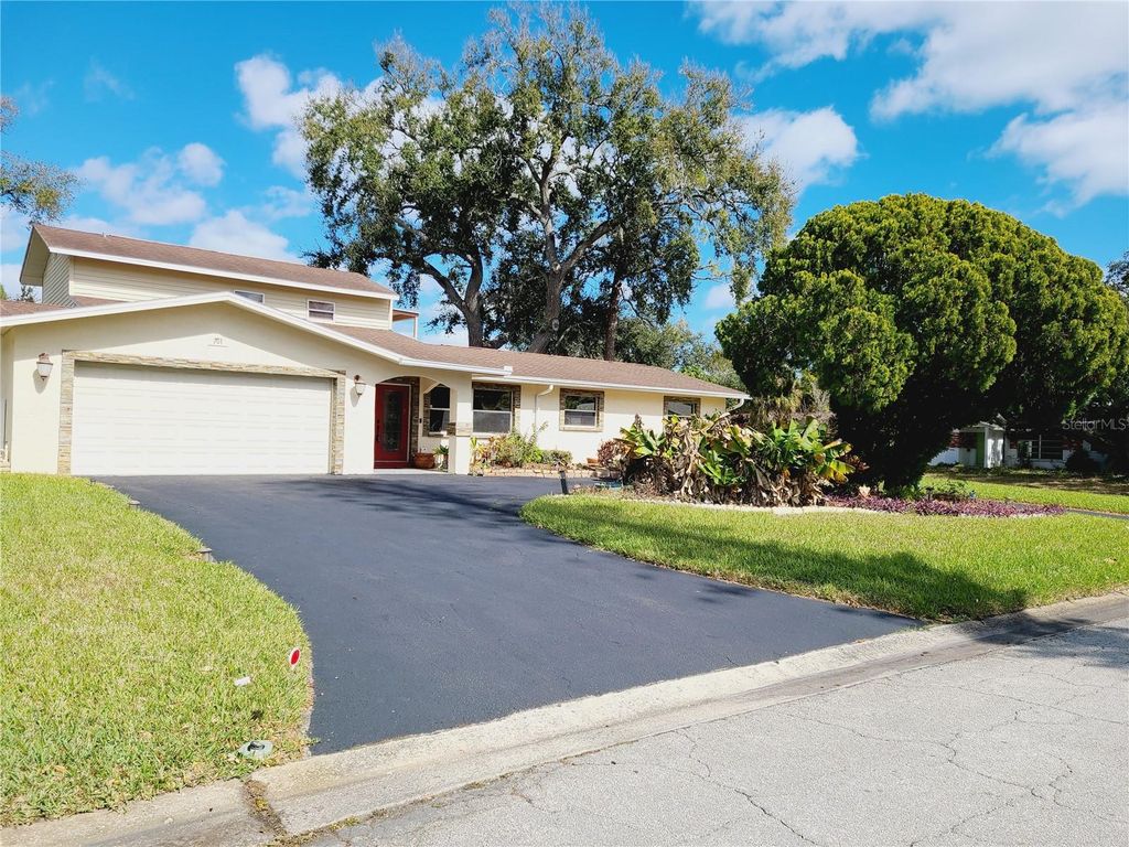 Photo of 701 58th Avenue S, St Petersburg, FL 33705 (MLS # TB8471199)