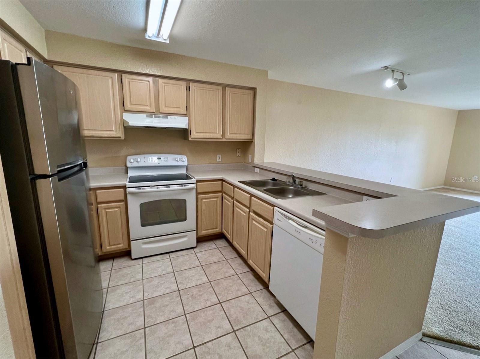 AUDUBON VILLAS AT HUNTERS CREEK - Residential Lease