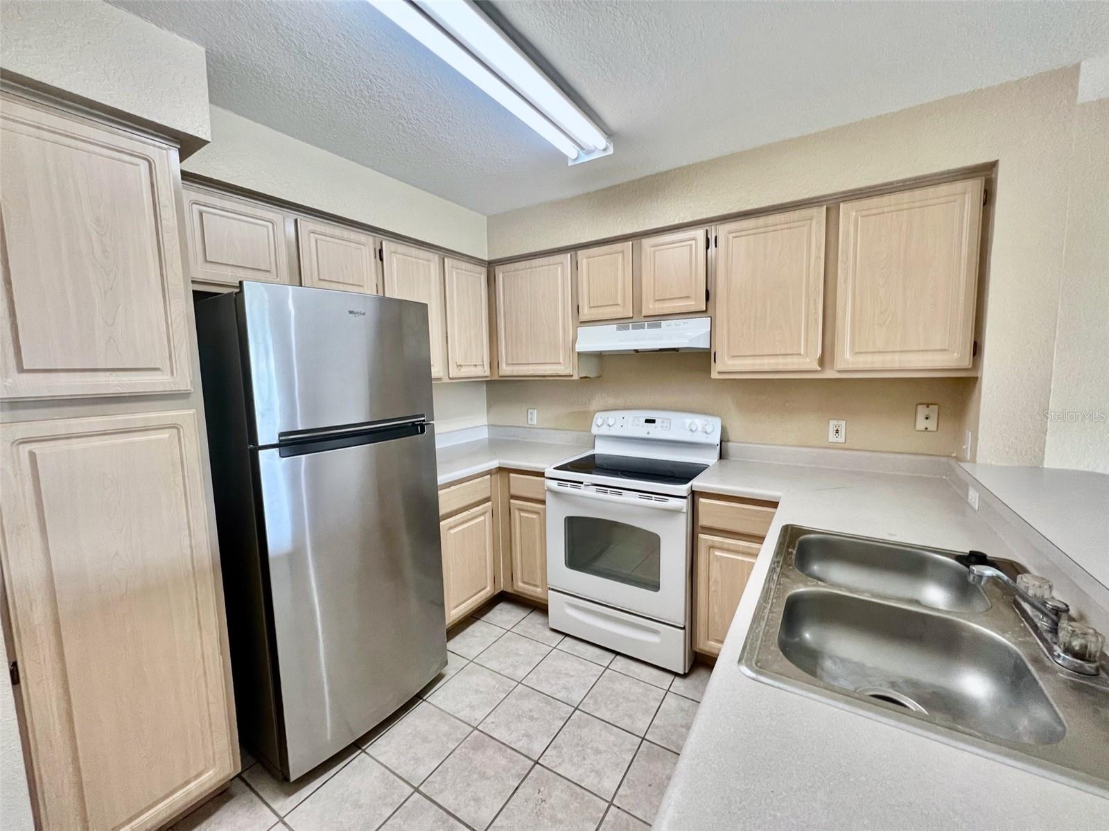 AUDUBON VILLAS AT HUNTERS CREEK - Residential Lease