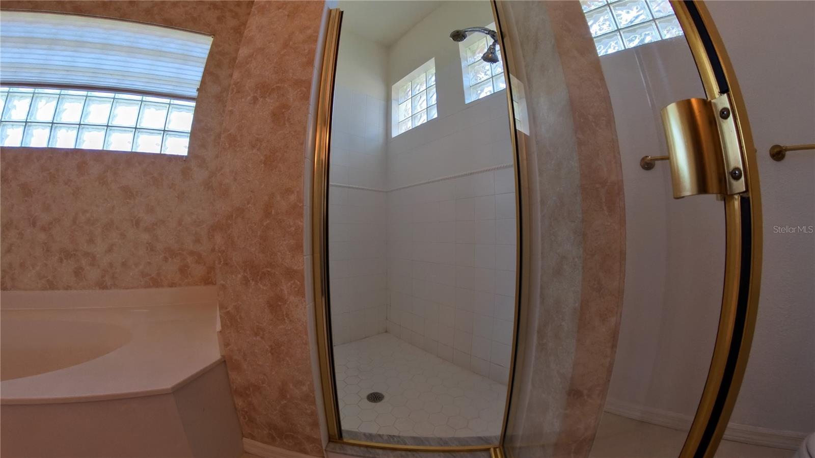 GATEWAY PH 13 - Residential