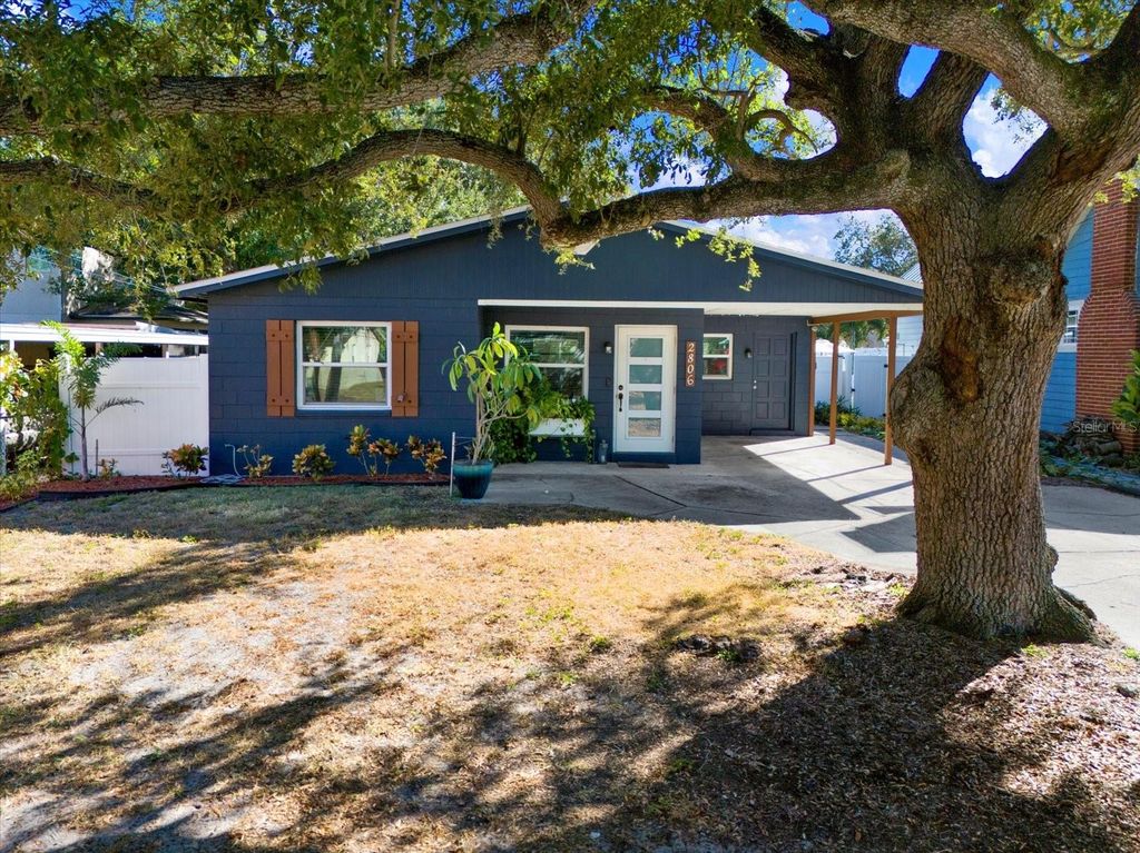 Photo of 2806 W Wallace Avenue, Tampa, FL 33611 (MLS # TB8441655)