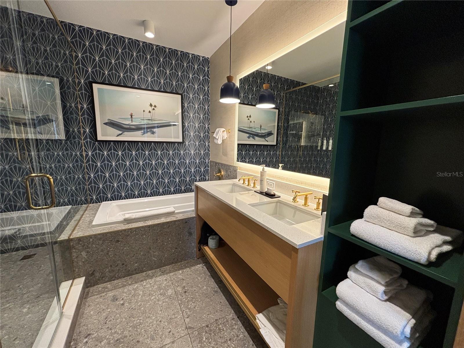 SUNSET WALK HOTEL CONDO PH 1 - Residential