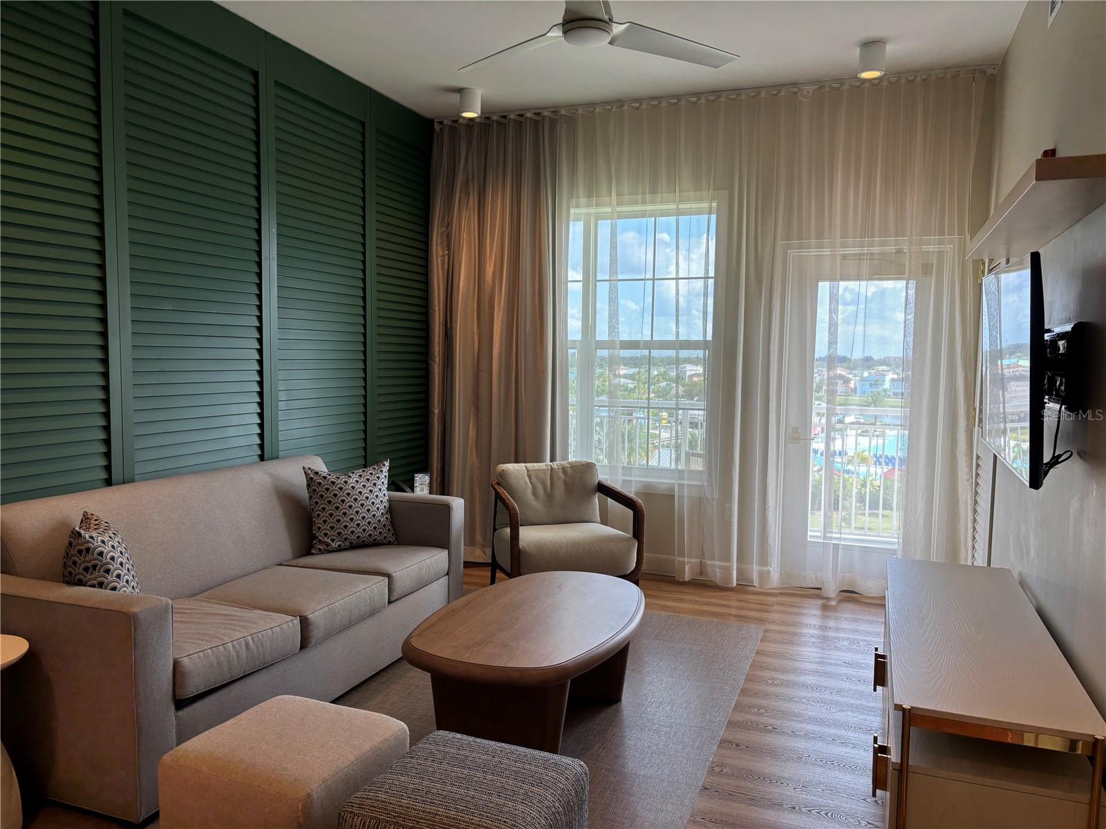 SUNSET WALK HOTEL CONDO PH 1 - Residential
