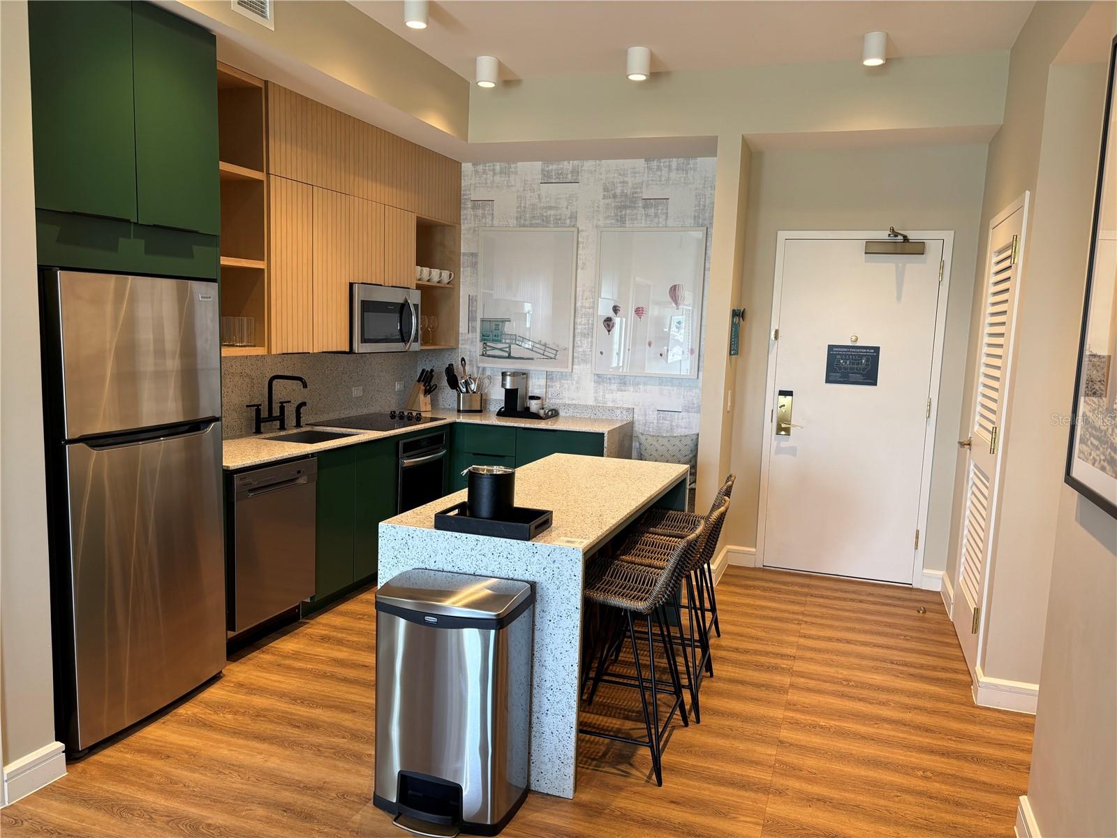 SUNSET WALK HOTEL CONDO PH 1 - Residential