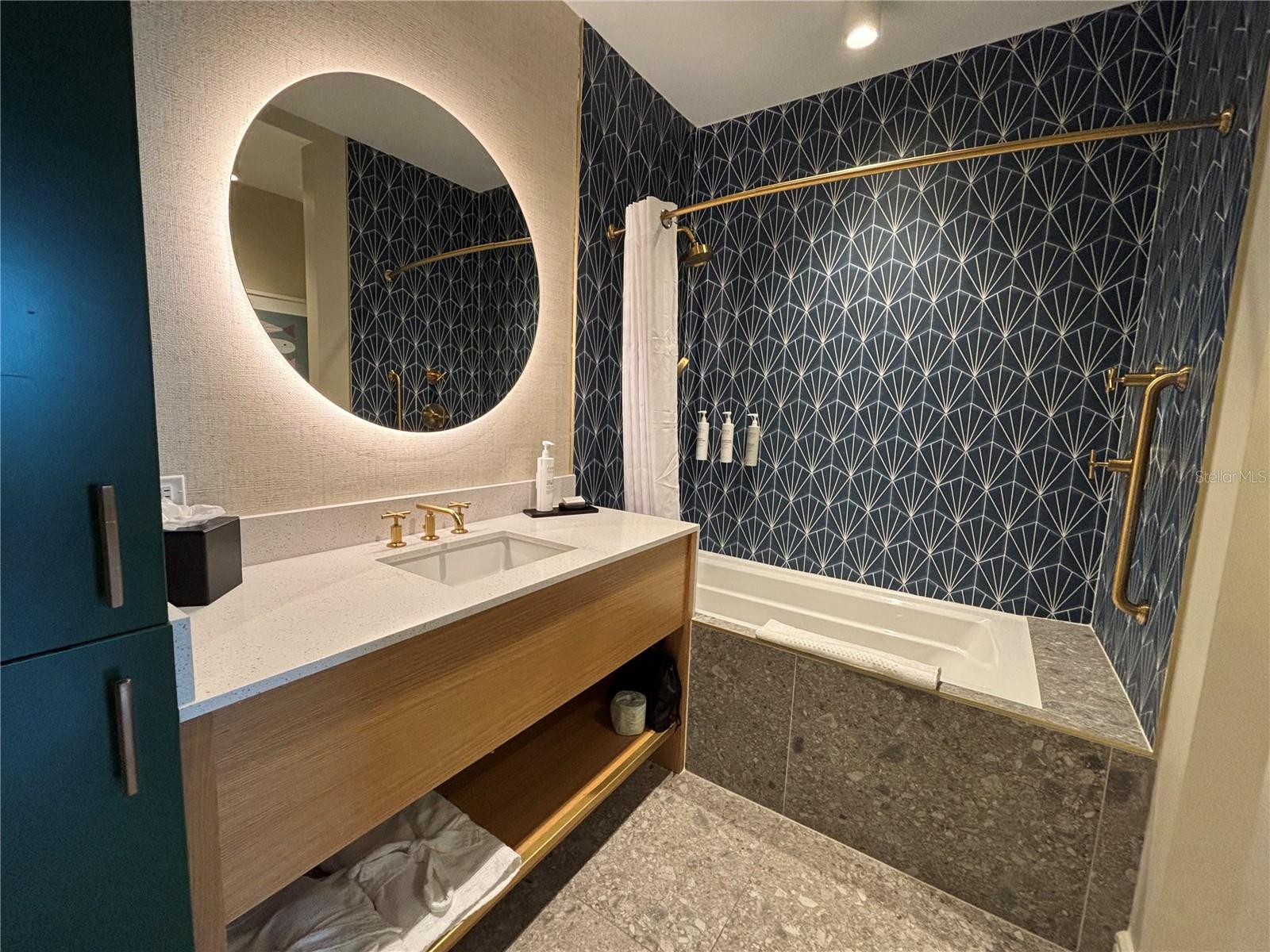 SUNSET WALK HOTEL CONDO PH 1 - Residential