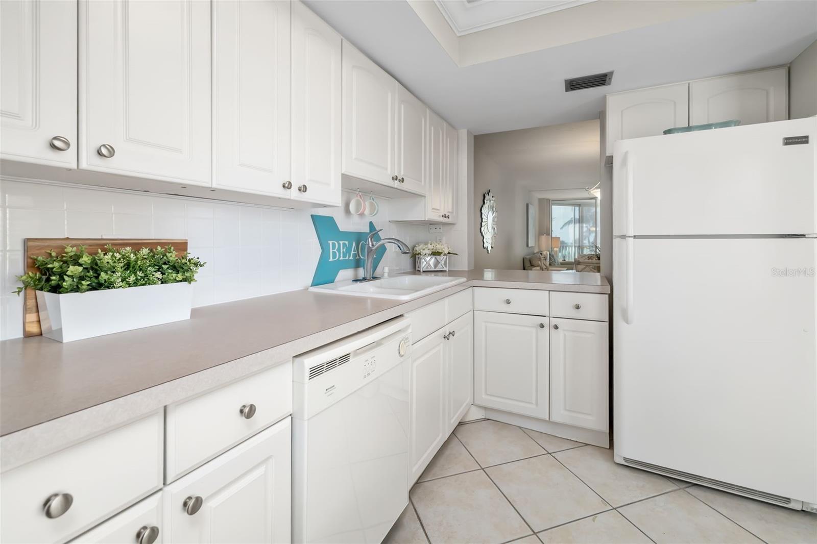 LIDO HARBOUR TOWERS - Residential Lease