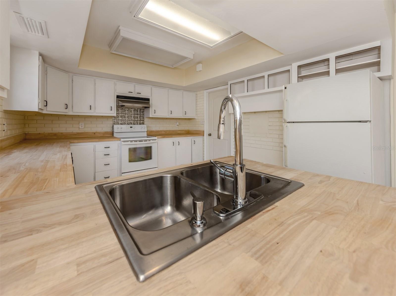 VENICE BY-WAY - Residential