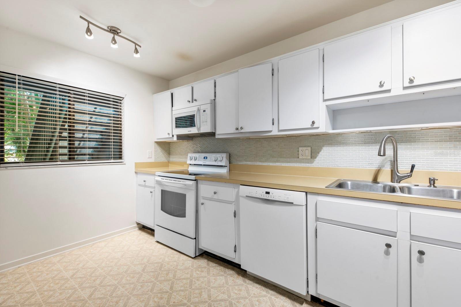 PELICAN COVE I - Residential