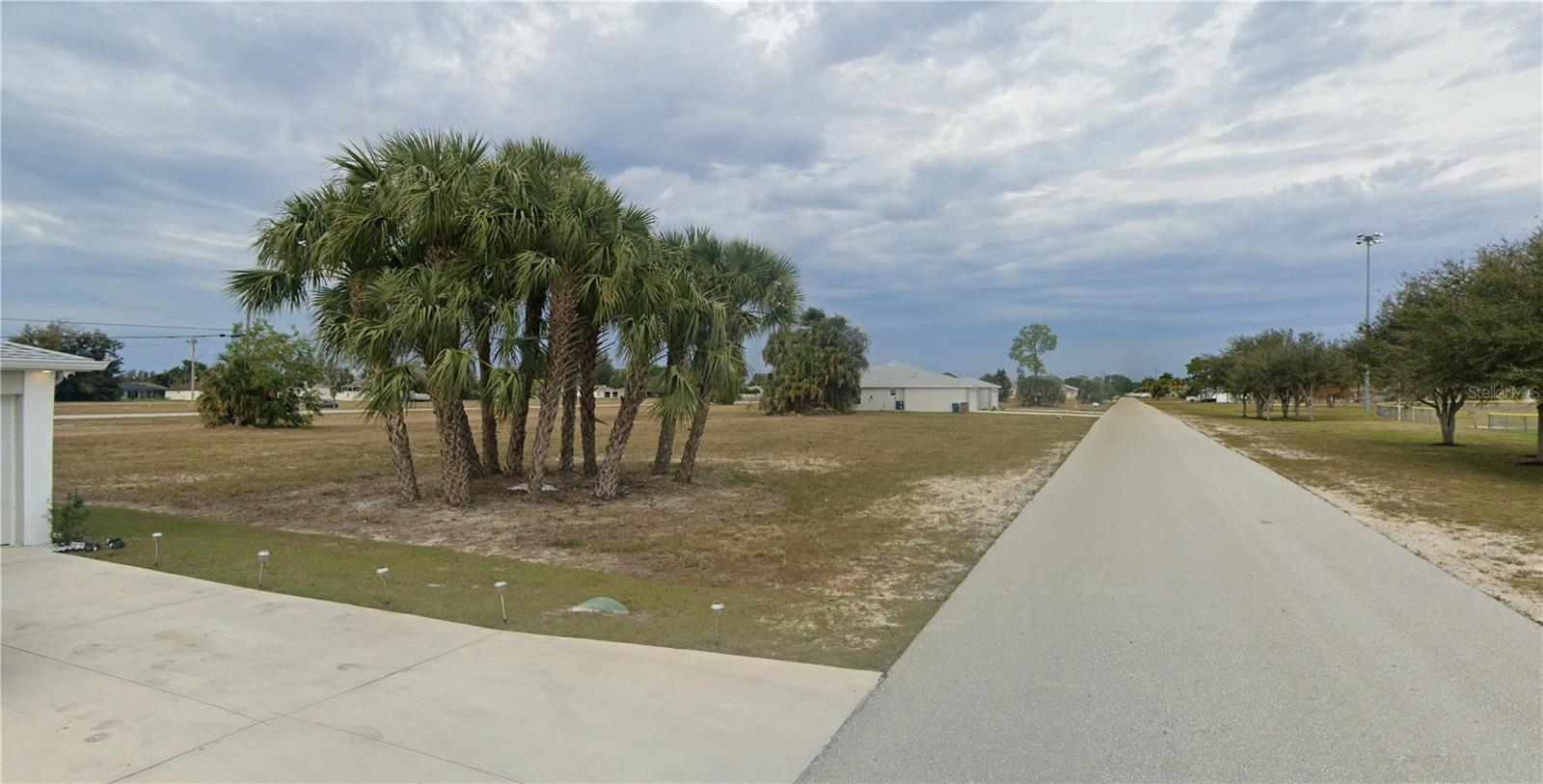 CAPE CORAL - Land