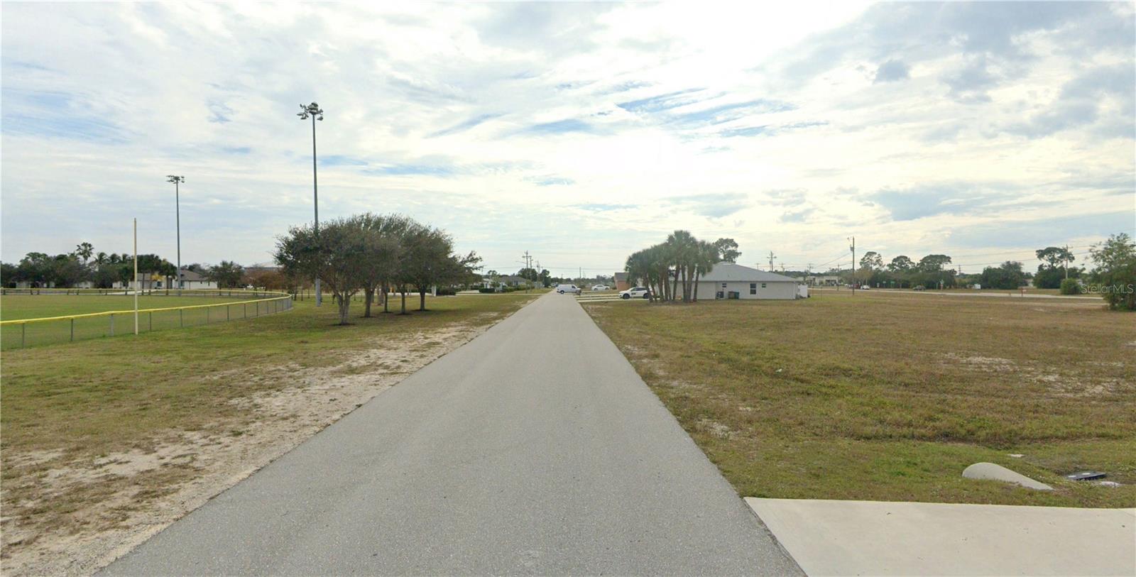 CAPE CORAL - Land