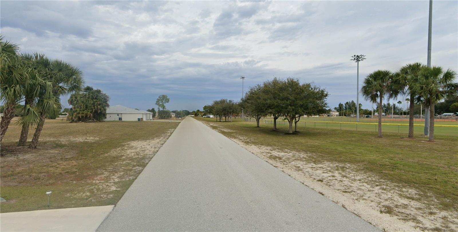 CAPE CORAL - Land