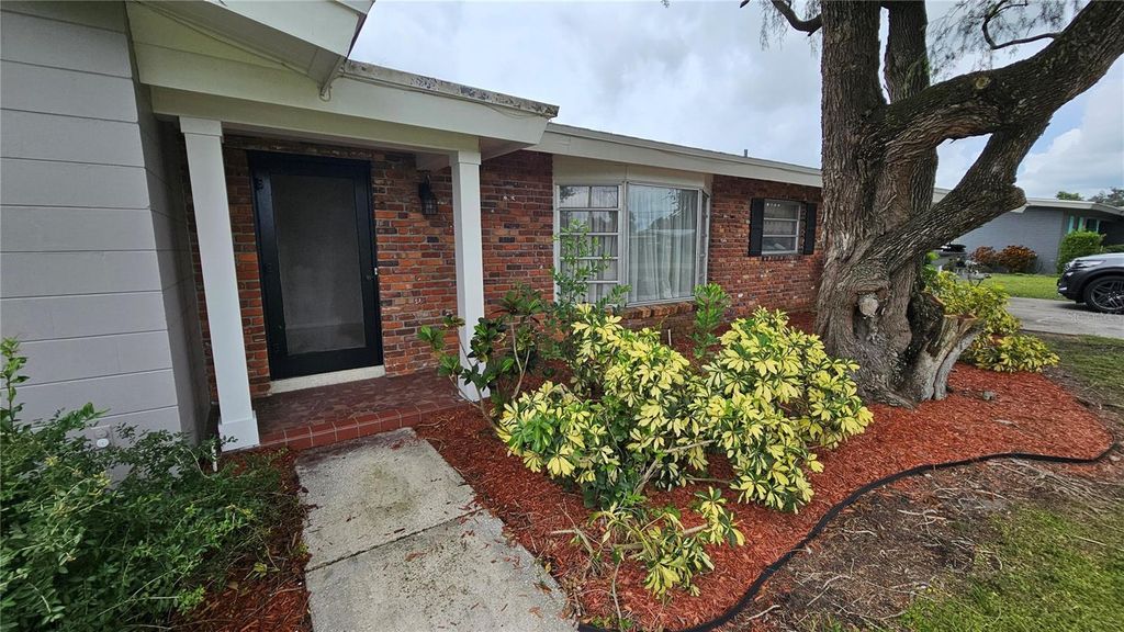 Photo of 880 Oleander Drive SE, Winter Haven, FL 33880 (MLS # P4936348)