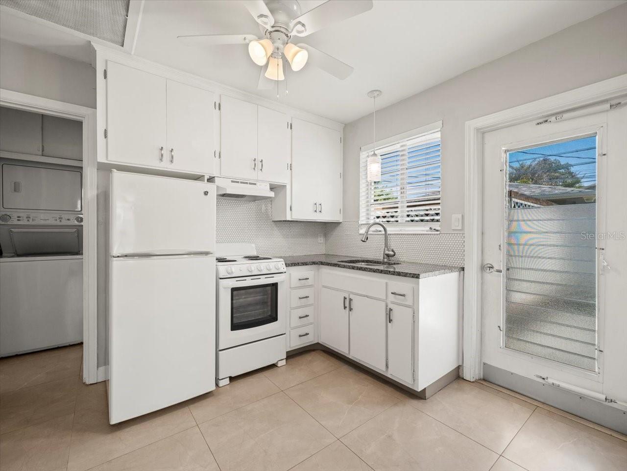 DON CE-SAR PLACE - Residential Income