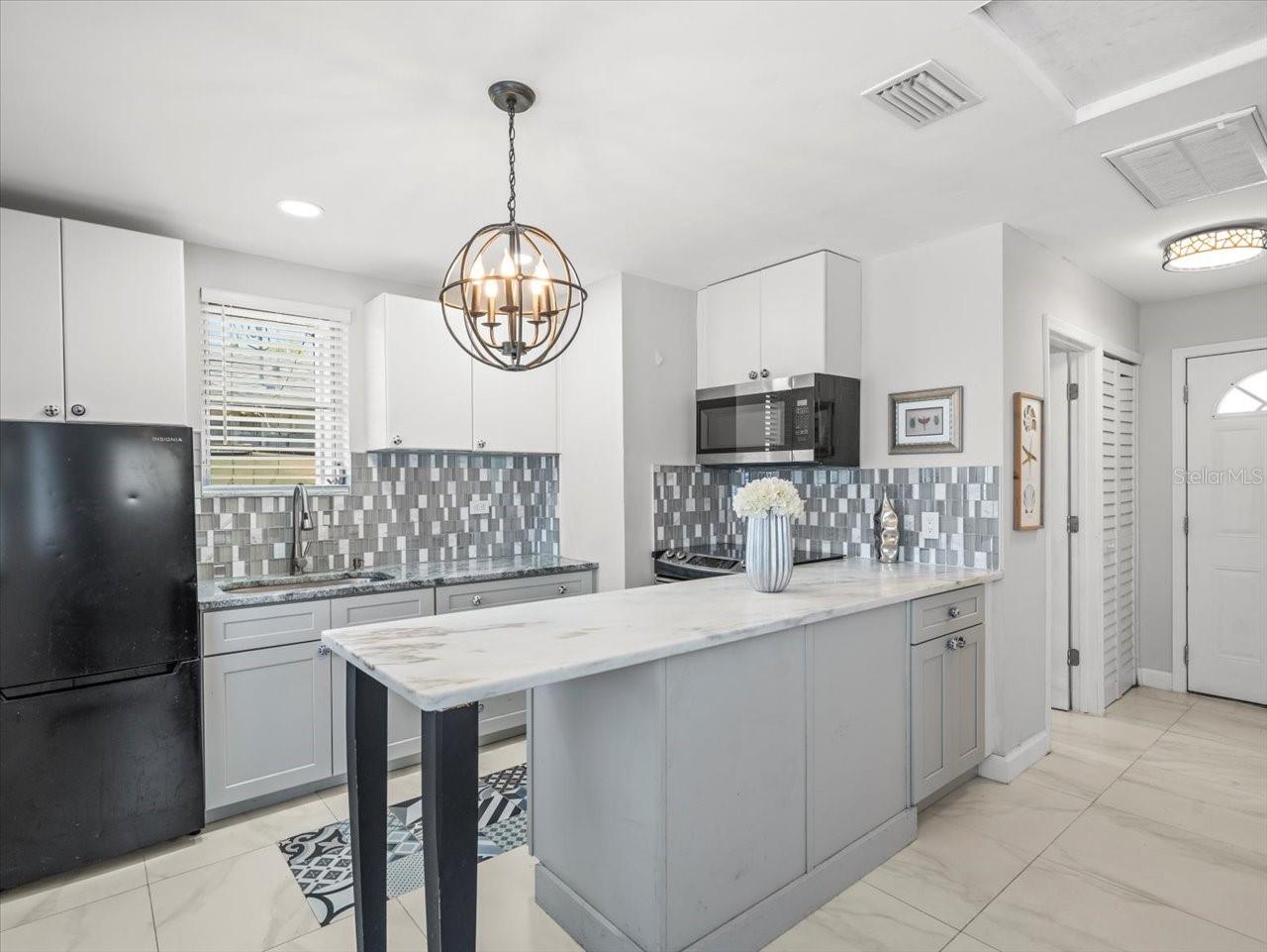 DON CE-SAR PLACE - Residential Income