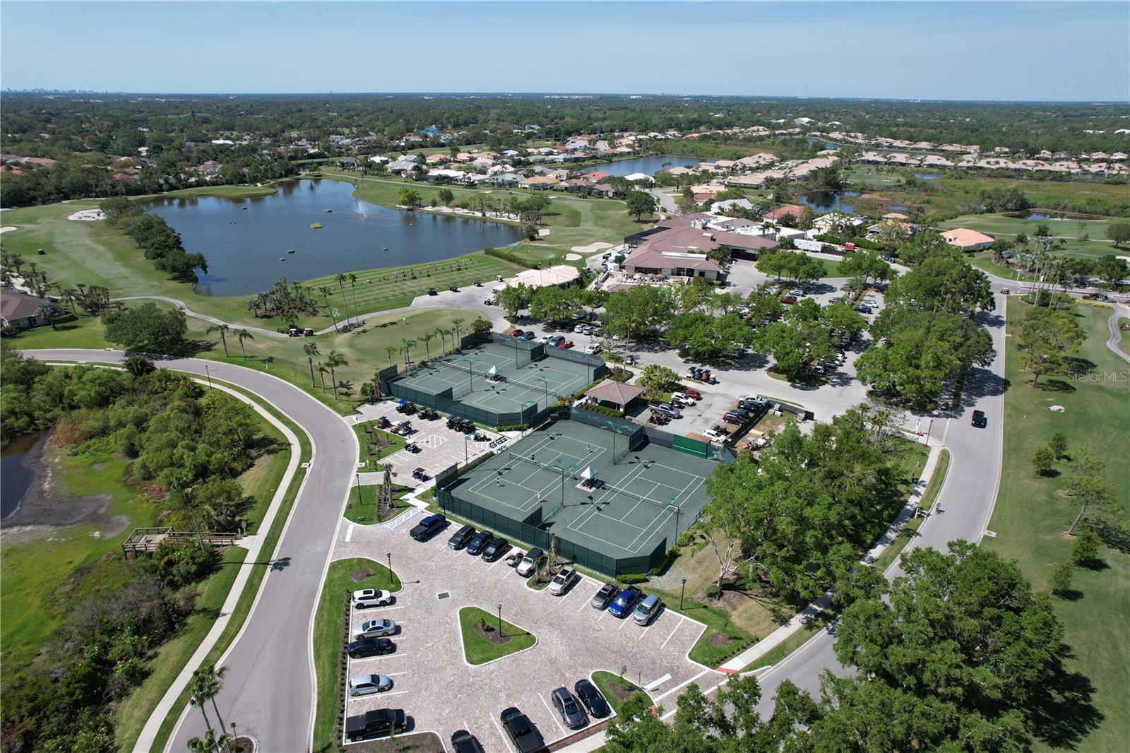 HERITAGE OAKS GOLF & COUNTRY CLUB - Residential