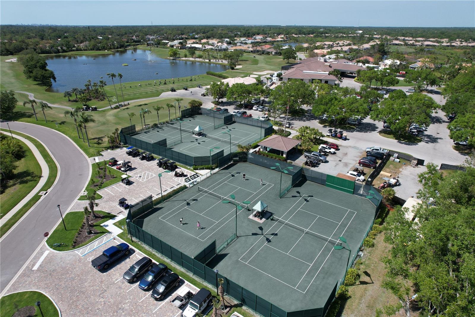 HERITAGE OAKS GOLF & COUNTRY CLUB - Residential