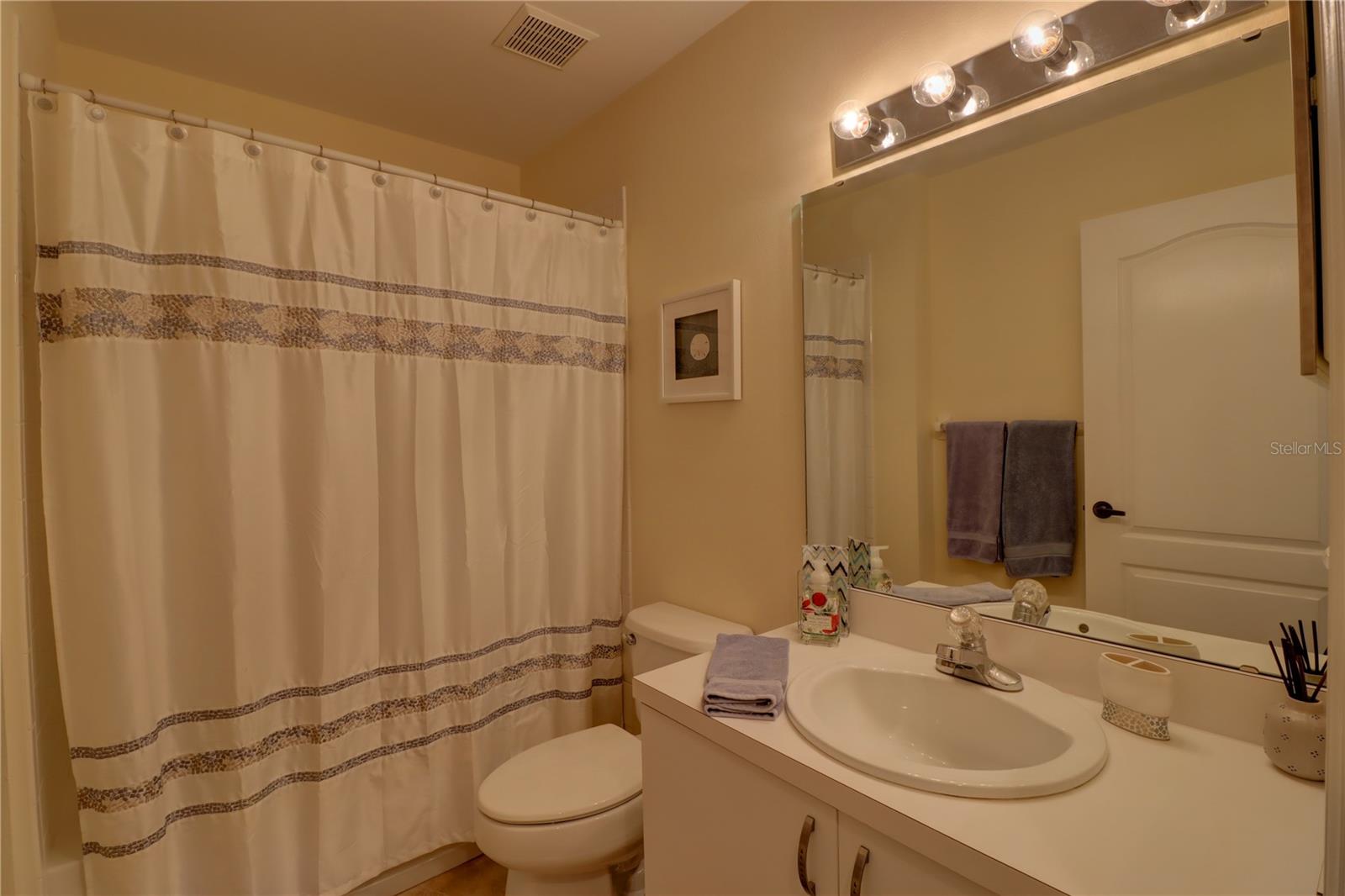 HERITAGE OAKS GOLF & COUNTRY CLUB - Residential