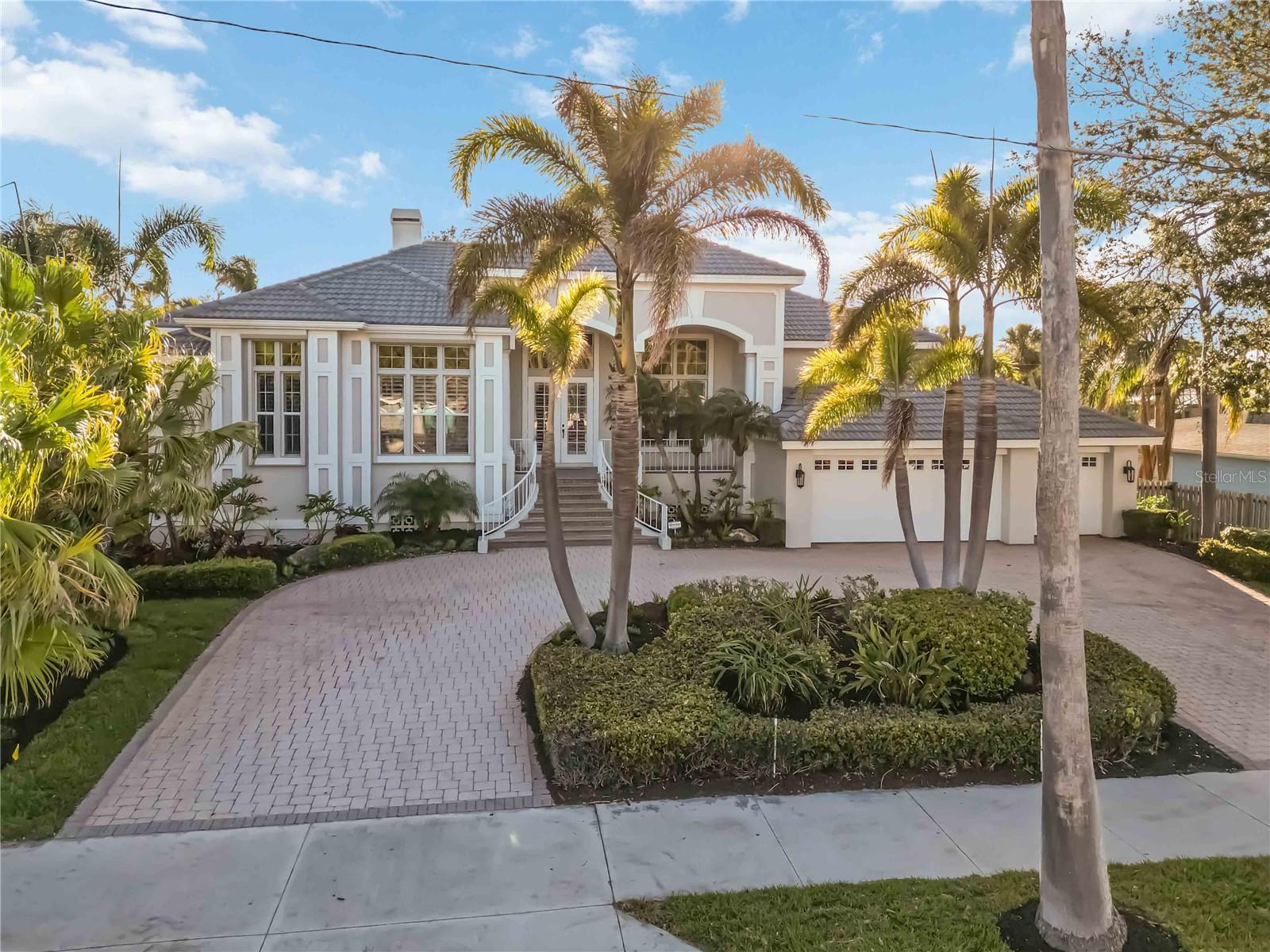 121 N BOULEVARD OF PRESIDENTS