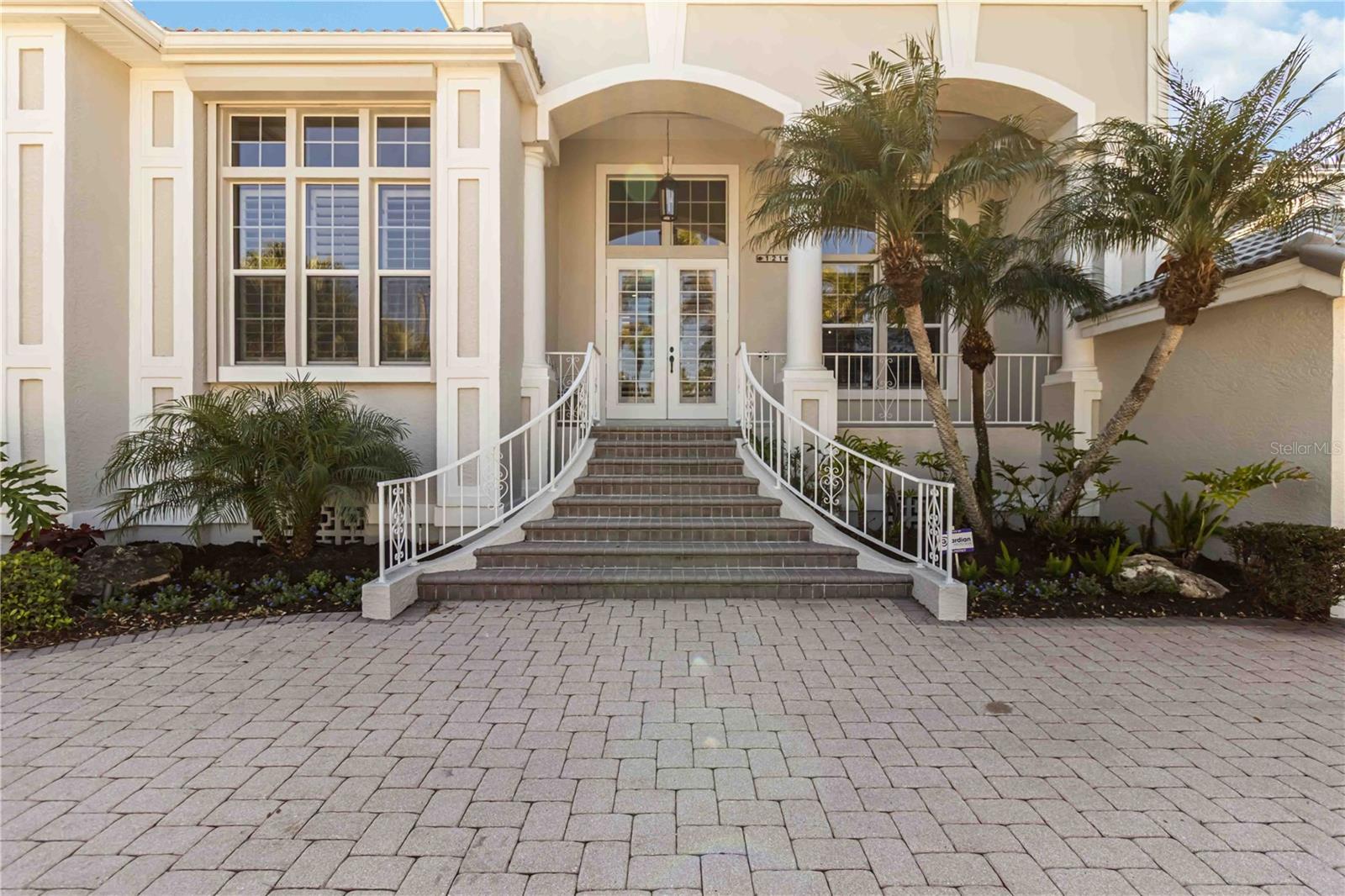 121 N BOULEVARD OF PRESIDENTS