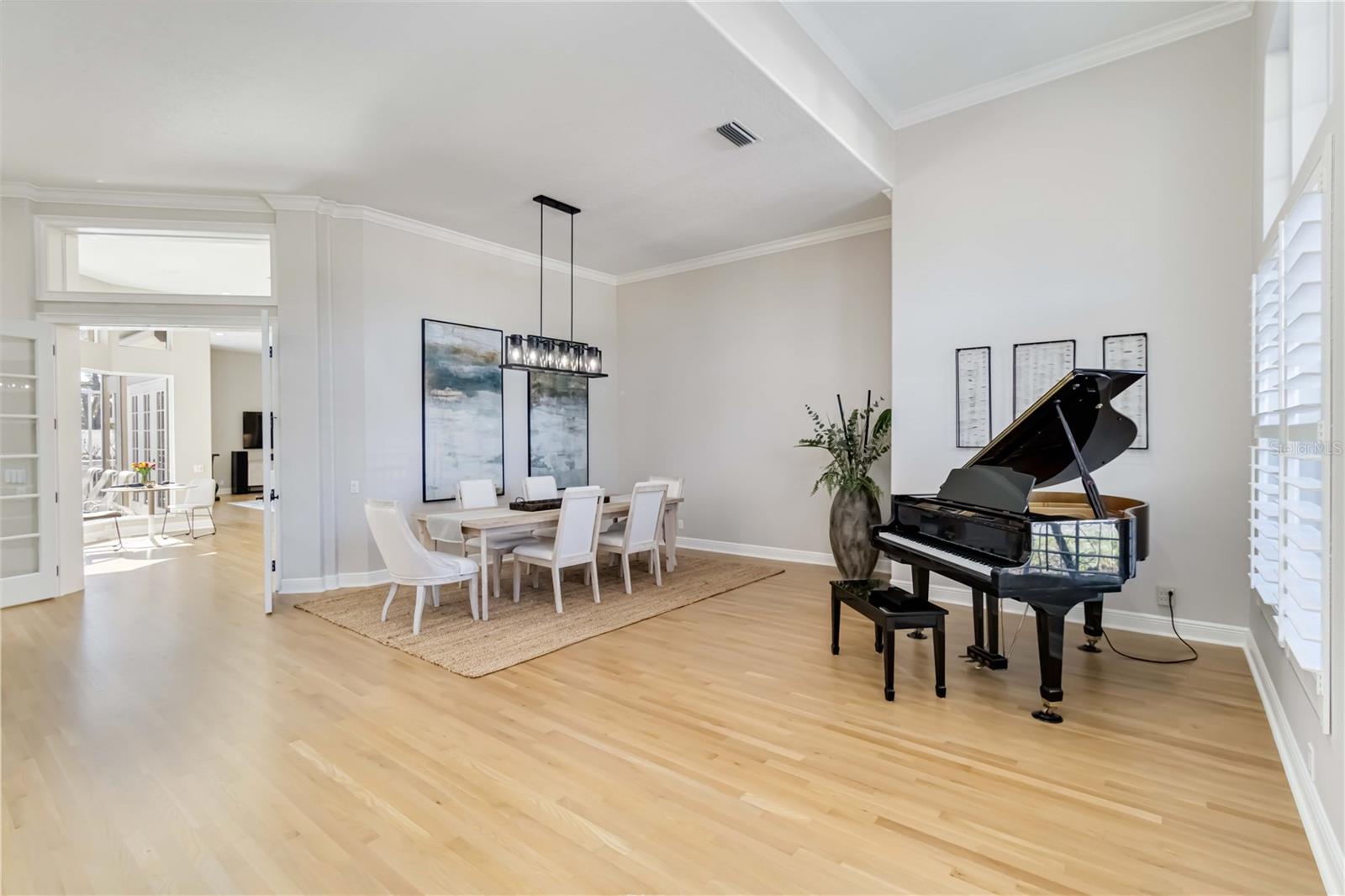 121 N BOULEVARD OF PRESIDENTS