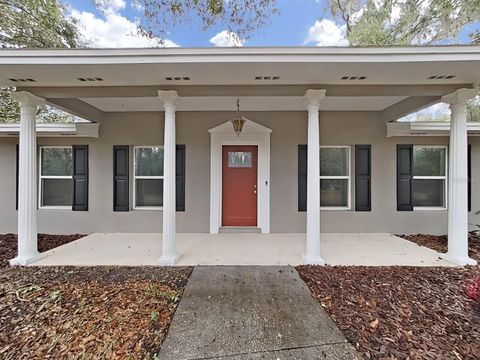 A home in PLANT CITY