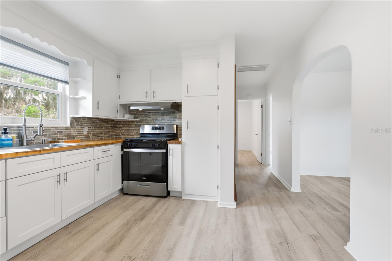 SHERMANS S 01/2 BLK 132 DELAND - Residential Lease