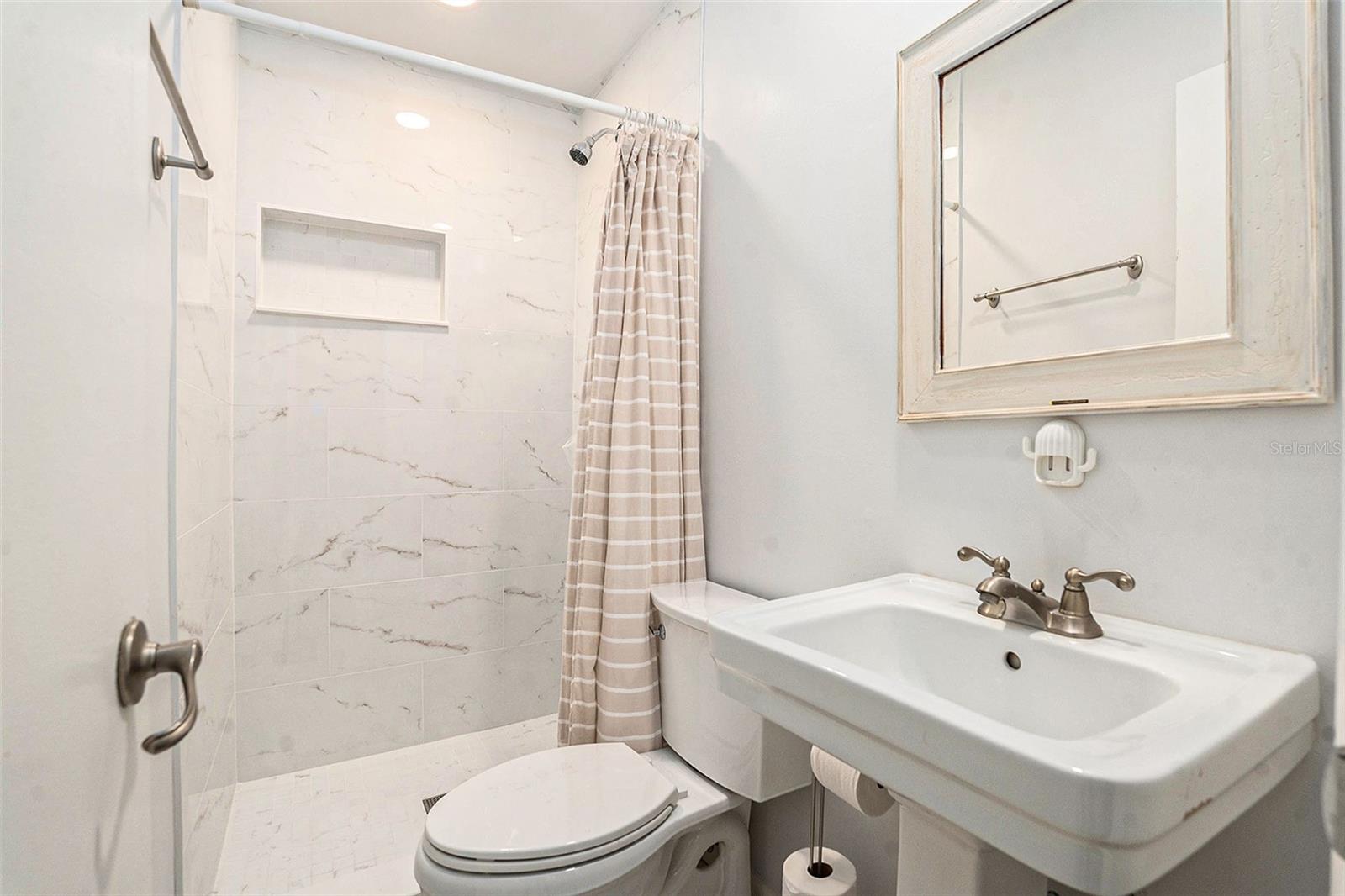 CARROLLWOOD SUB UNIT 1 - Residential