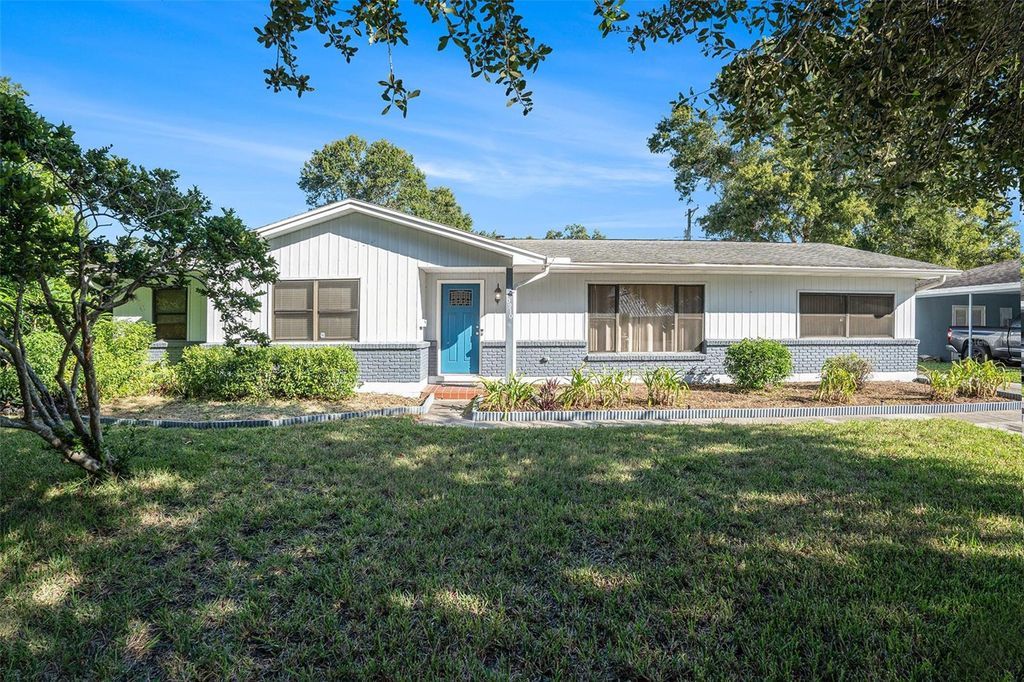 Photo of 10910 Carrollwood Drive, Tampa, FL 33618 (MLS # TB8439605)