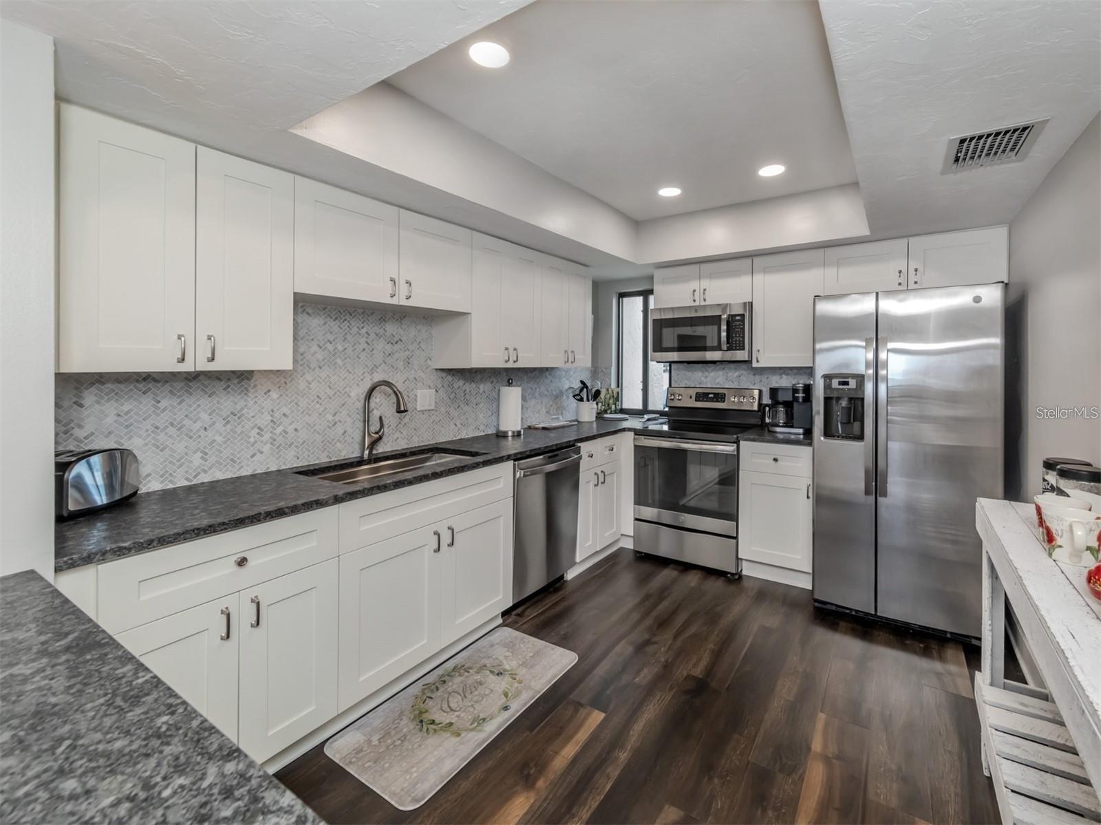 MACARTHUR BEACH - Residential
