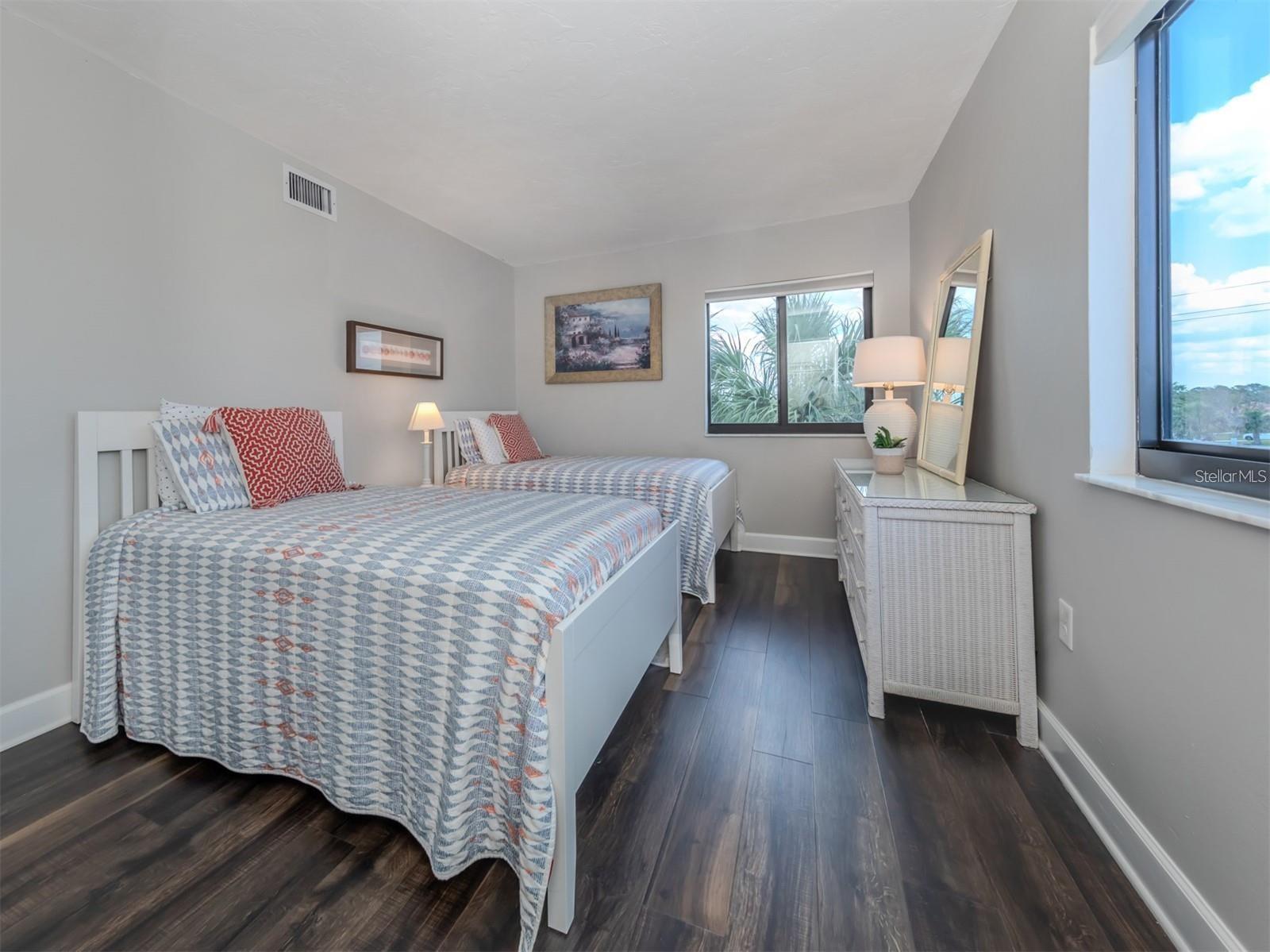 MACARTHUR BEACH - Residential