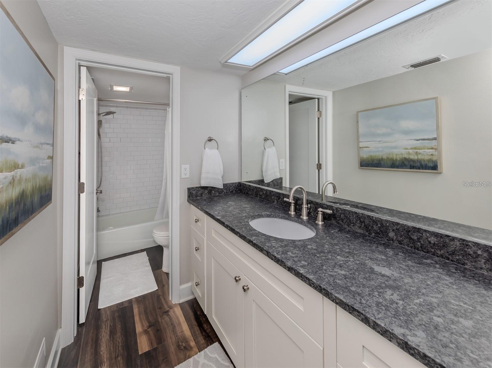 MACARTHUR BEACH - Residential