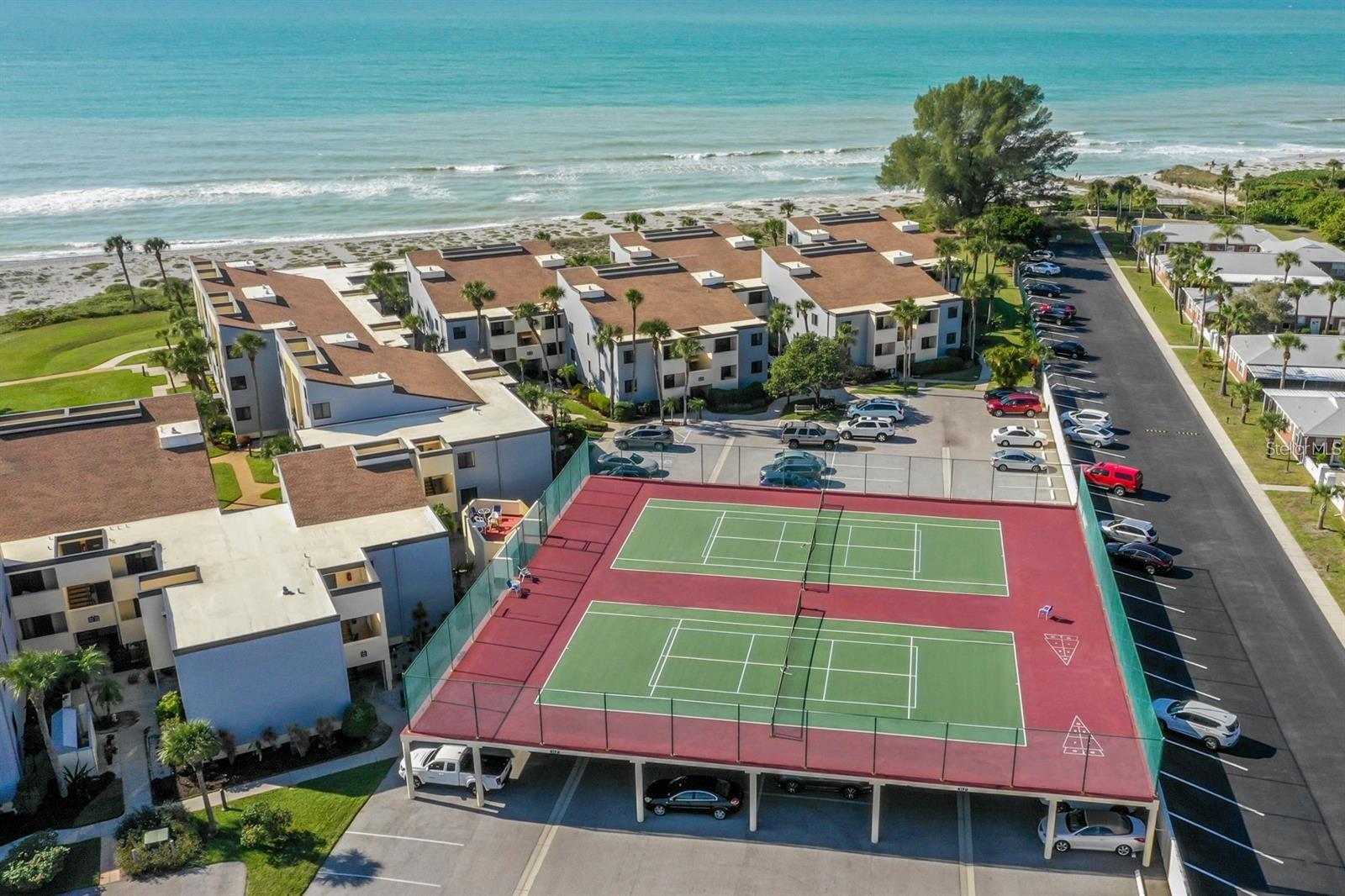 MACARTHUR BEACH - Residential