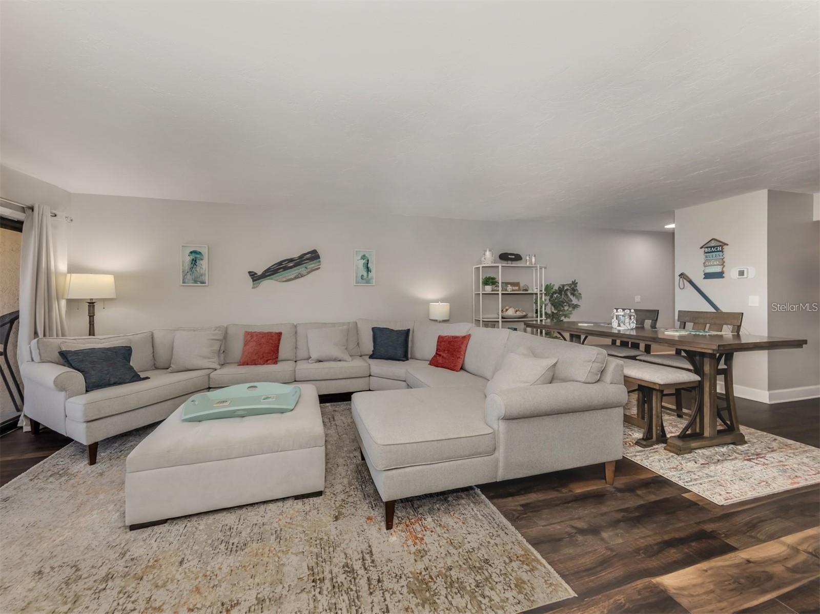 MACARTHUR BEACH - Residential