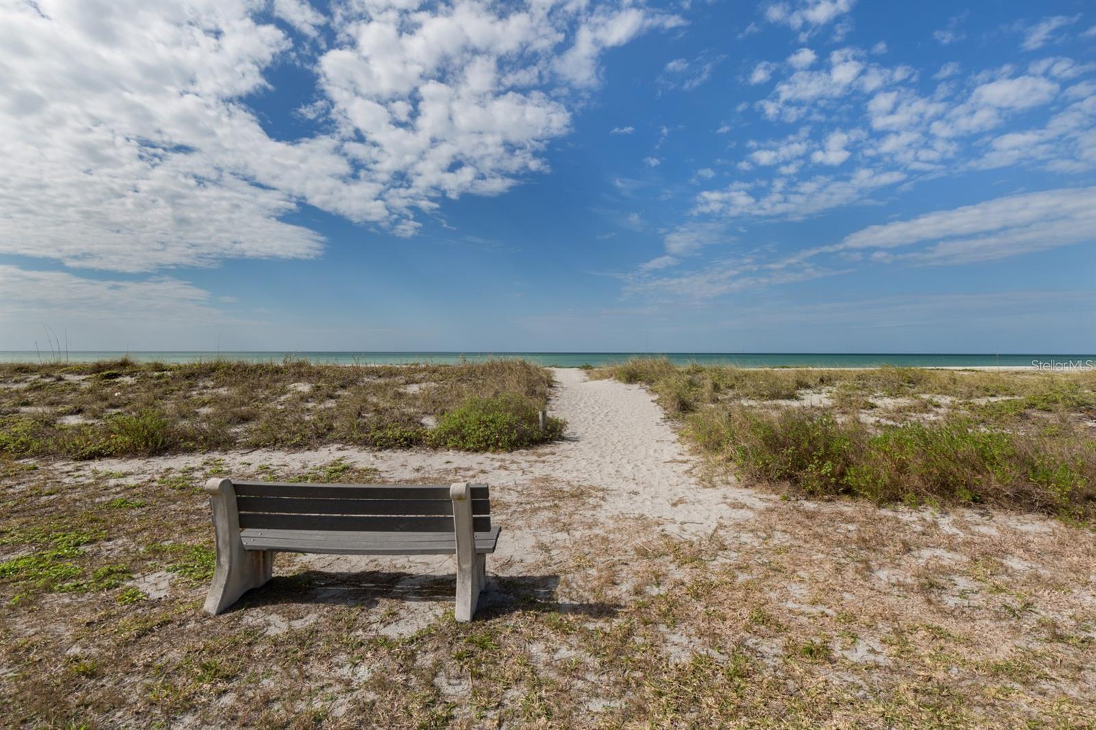 MACARTHUR BEACH - Residential